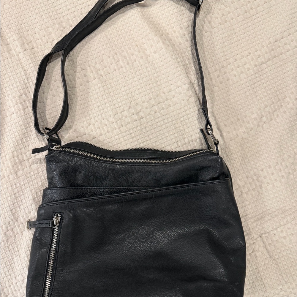 Classic Black Leather Crossbody Bag with Zip Detailing